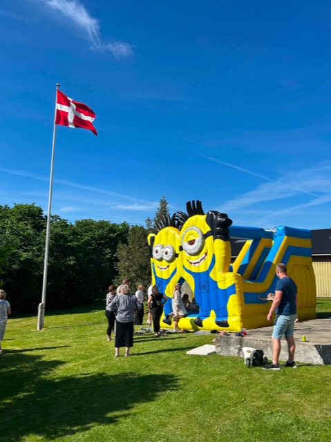 Basic. Hoppeborg til børn 🎈 Perfekt til 4–8 år – sjov til børnefest (Minions 1)