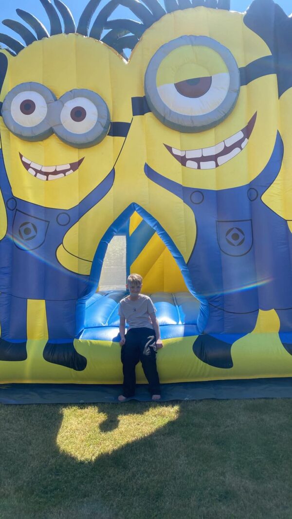 Basic. Hoppeborg til børn 🎈 Perfekt til 4–8 år – sjov til børnefest (Minions 1)