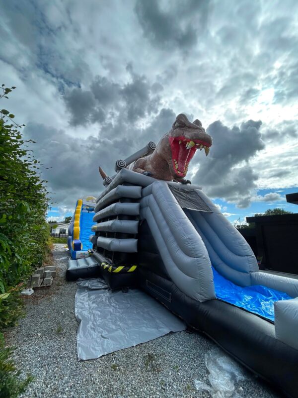 Premium. Hoppeborg med rutsjebane 🎈 Perfekt til børn 6–12 år – sjov til børnefest (T-rex Combi)